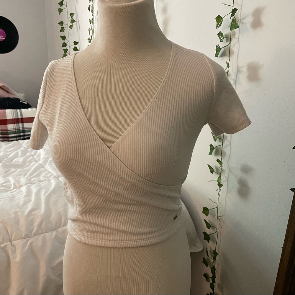 Hollister Small Cross top